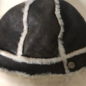 New ugg hat brown with beige furry inside